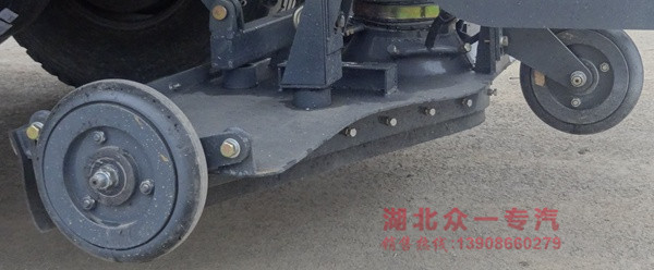 东风3吨扫路车后吸盘